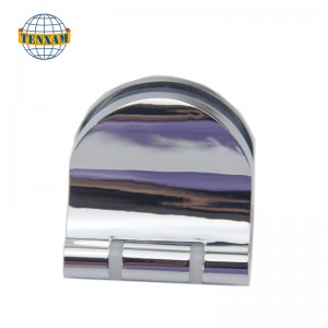 Napůl kulatý závěs proti zdi